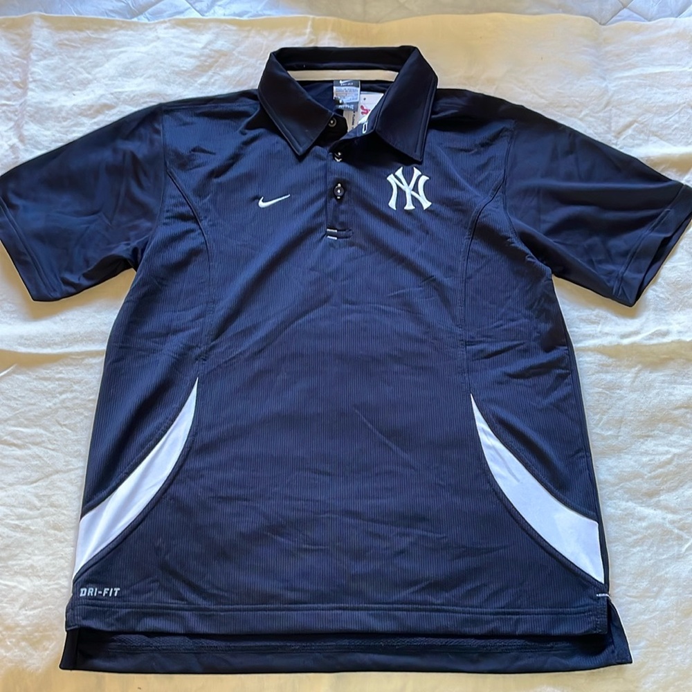 NWT Nike Dri-Fit Polo Shirt with Embroidered NY Yankees Logo